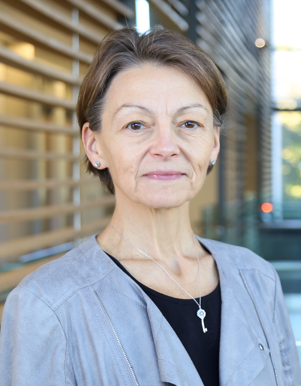 Dr.  Danielle  Blouin